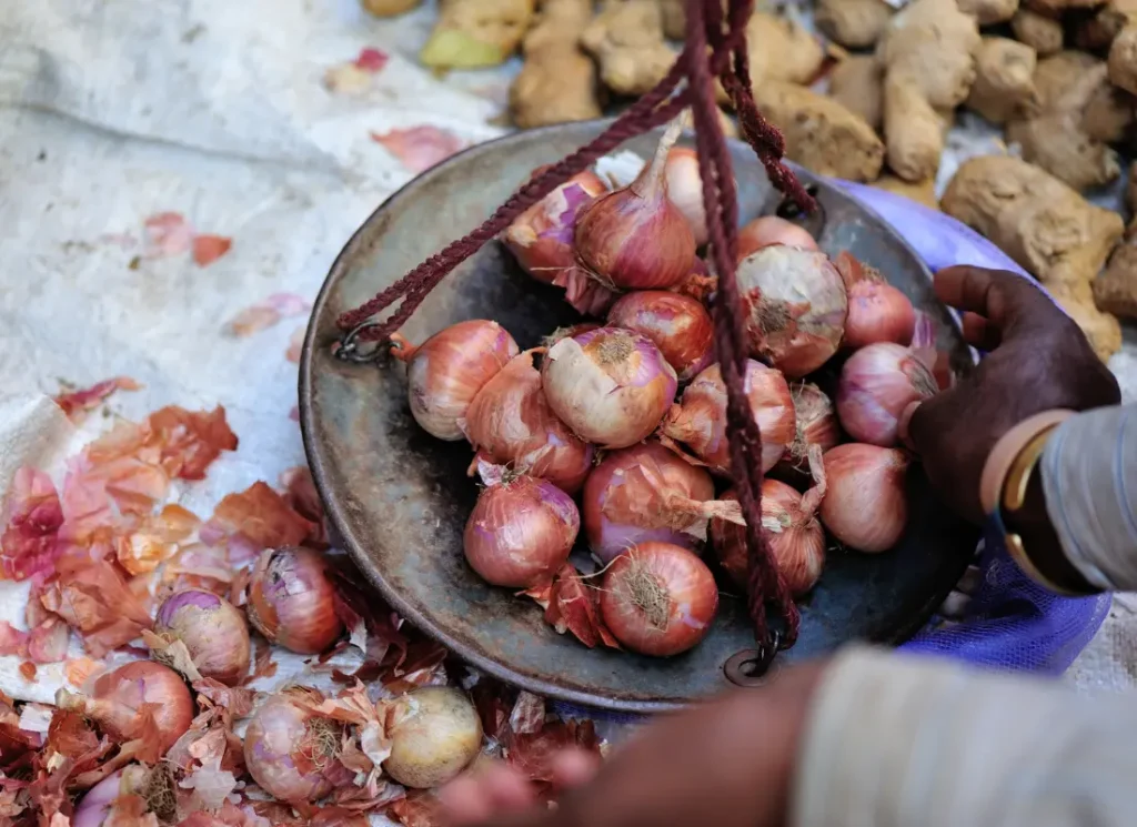 procurement of 500,000 tons onion street vendor