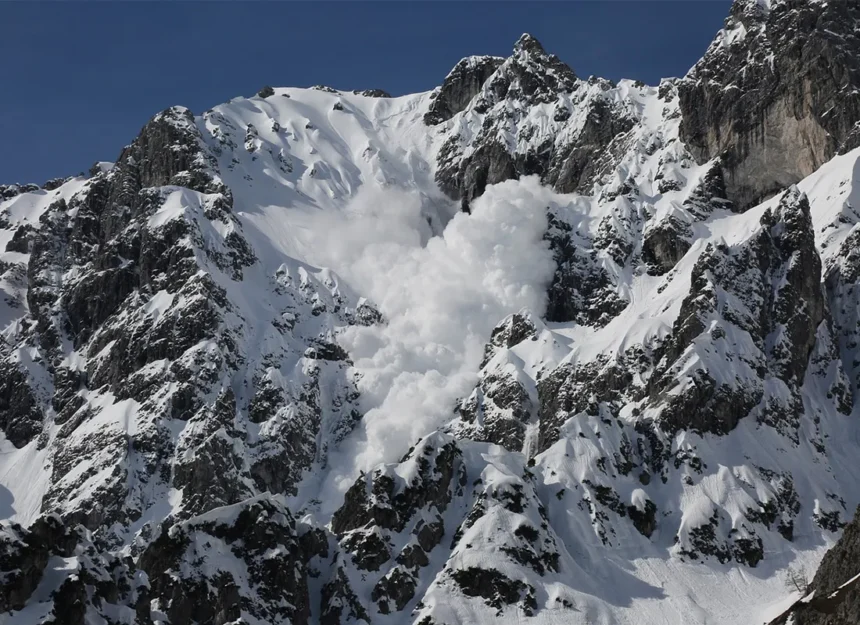 Massive Avalanche से जम्मू और Kashmir का Sonmarg प्रभावित